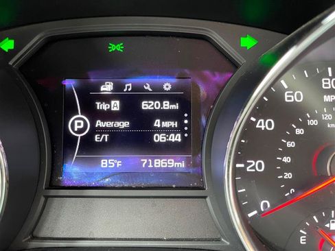 Used 2017 Kia Sedona LX w/ LX Essentials Premium Package FWD image 74