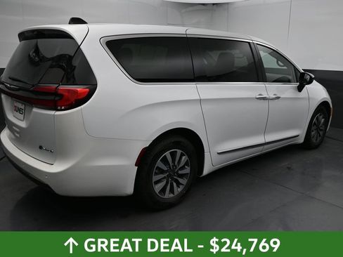 Used 2023 Chrysler Pacifica Limited FWD image 13