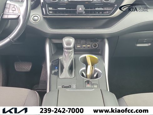 Used 2021 Toyota Highlander LE FWD image 20