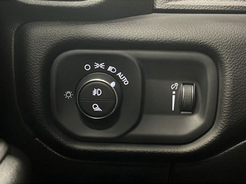 Used 2025 RAM 1500 Big Horn AWD/4WD image 36