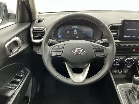 Used 2025 Hyundai Venue SEL image 21