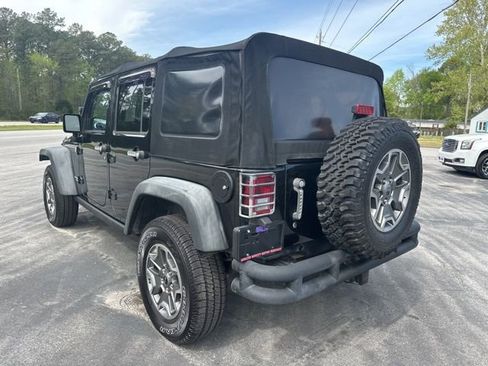 Used 2014 Jeep Wrangler Unlimited Rubicon w/ Connectivity Group image 5