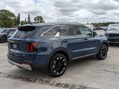 Certified 2025 Kia Sorento EX AWD/4WD image 8