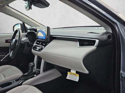 Used 2025 Toyota Corolla Cross LE FWD image 19
