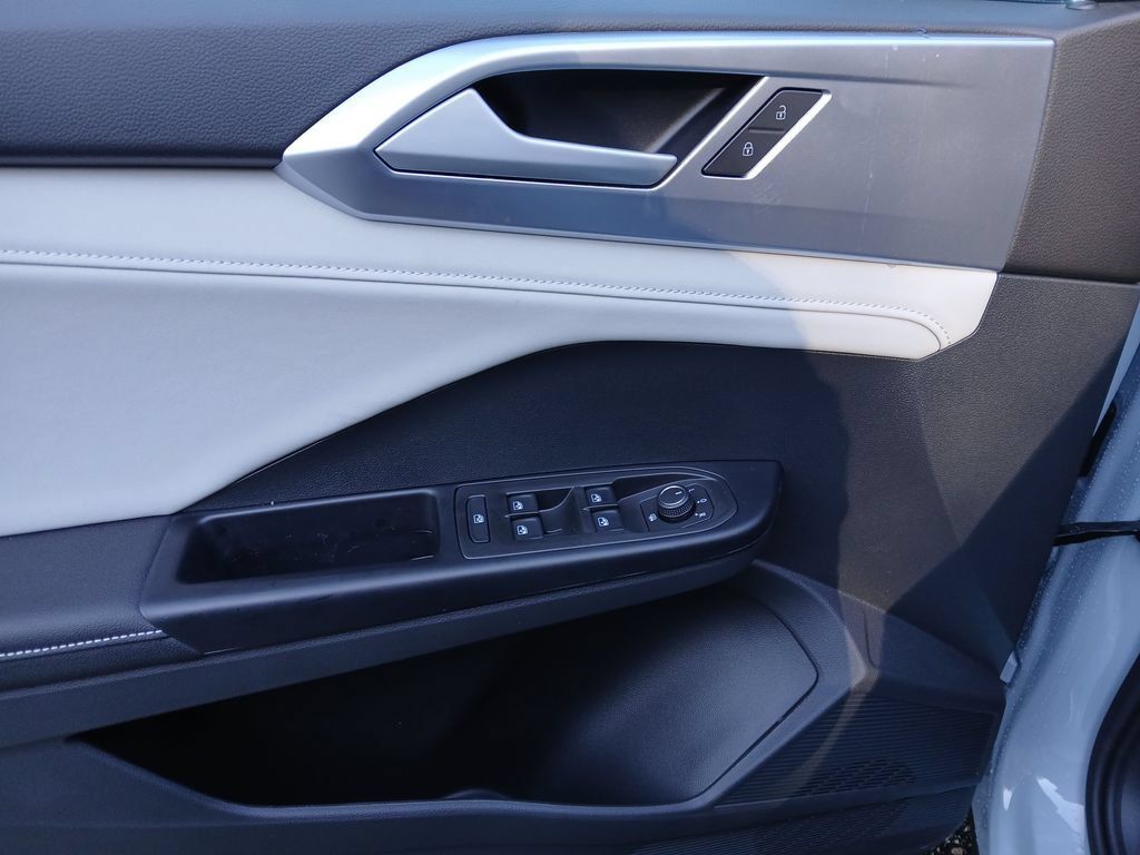 New 2026 Volkswagen Taos SE AWD/4WD image 11