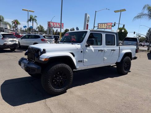 Used 2021 Jeep Gladiator Sport AWD/4WD image 3