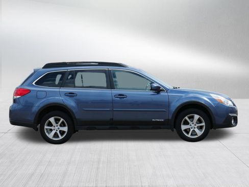 Used 2014 Subaru Outback 2.5i Premium w/ Accessory Value Package (OYY) AWD/4WD image 8