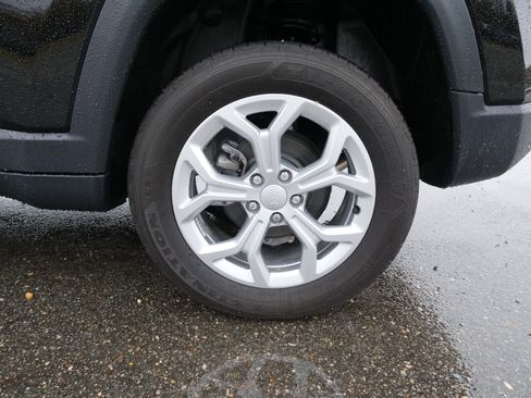 Used 2024 Jeep Compass Latitude image 12