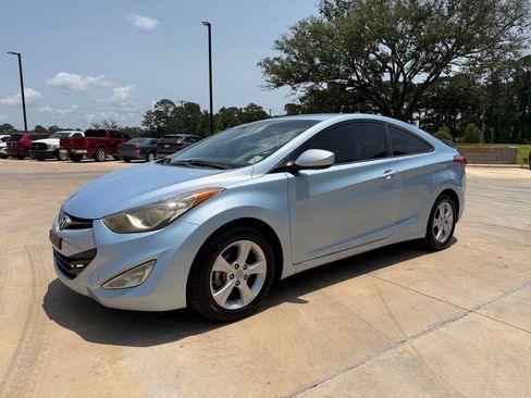 Used 2013 Hyundai Elantra FWD image 2