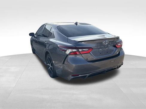 Used 2022 Toyota Camry SE w/ Cold Weather Package image 8