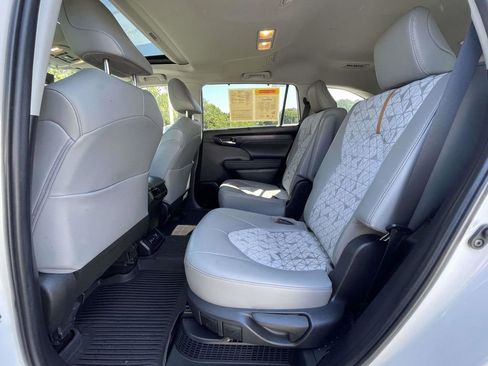 Used 2022 Toyota Highlander Bronze Edition AWD/4WD image 16