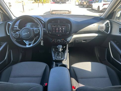 Used 2025 Kia Soul LX w/ LX Technology Package FWD image 31