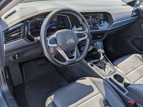Used 2024 Volkswagen Jetta SE FWD image 17