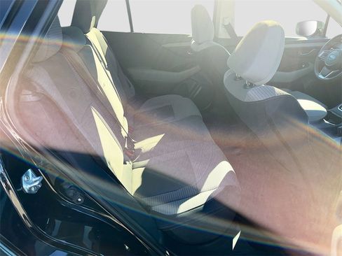 Used 2024 Subaru Outback Premium image 28