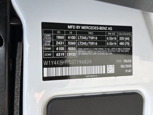 Used 2025 Mercedes-Benz Sprinter 2500 image 36