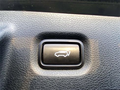 Used 2019 Hyundai Santa Fe SEL image 11