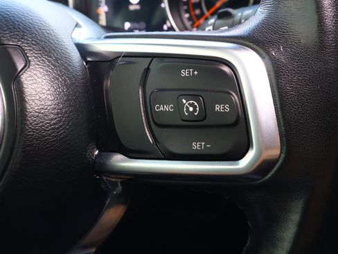 Used 2020 Jeep Wrangler Unlimited Sahara image 25