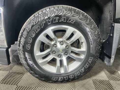 Used 2017 Chevrolet Silverado 1500 LT w/ All Star Edition AWD/4WD image 32