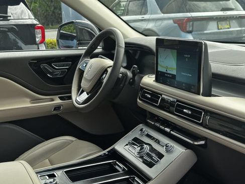 Certified 2023 Lincoln Aviator AWD w/ Premium Package image 33
