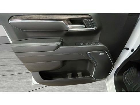 Used 2023 Chevrolet Silverado 1500 LTZ image 9