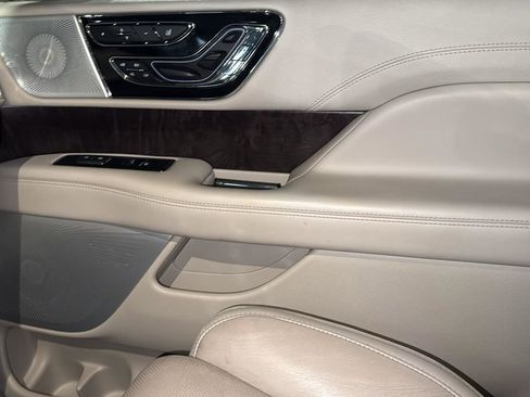 Used 2021 Lincoln Navigator Reserve w/ Luxury Package image 24