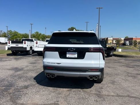 New 2026 Chevrolet Traverse LT w/ Sun and Wheel Package FWD image 4
