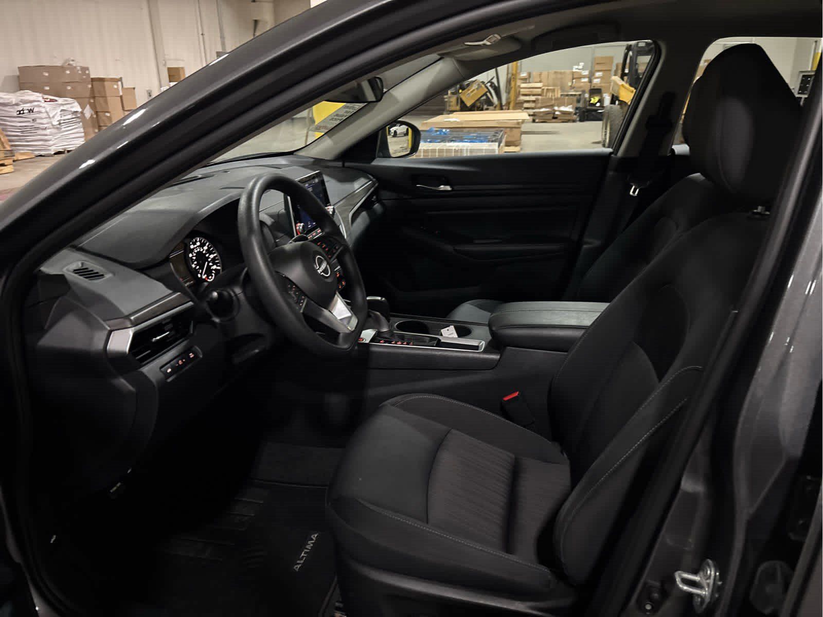 Used 2025 Nissan Altima 2.5 SV FWD image 9