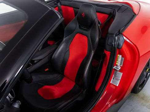 Certified 2019 Ferrari Portofino RWD image 6