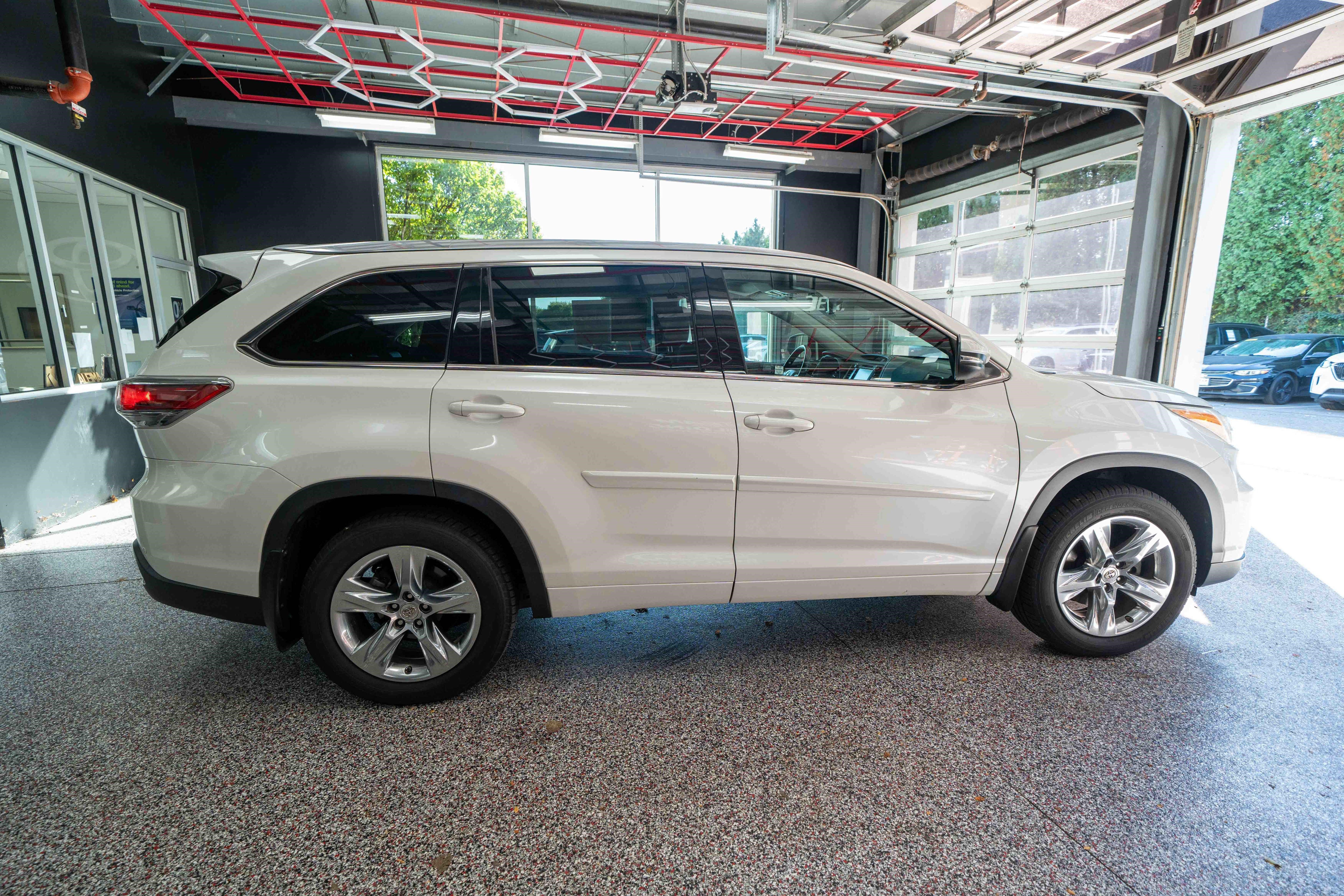 Used 2014 Toyota Highlander Limited Platinum AWD/4WD image 4