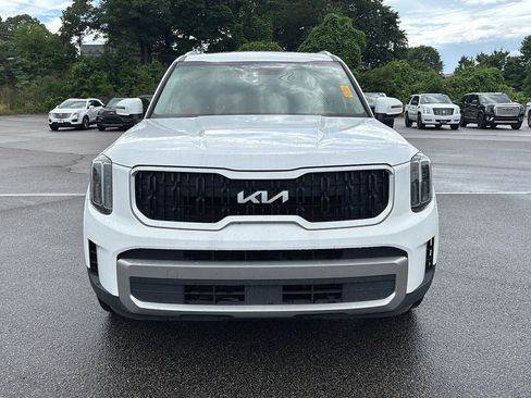 Used 2023 Kia Telluride EX w/ EX Captain's Chair Package FWD image 2
