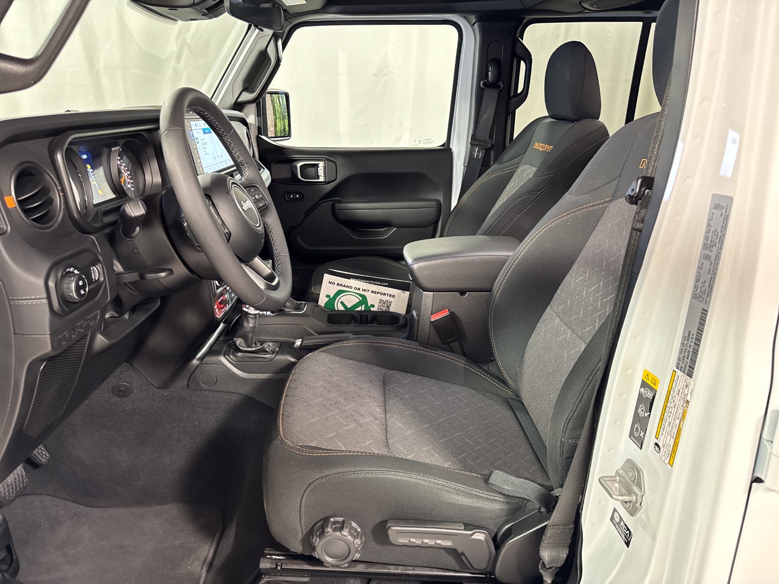 Used 2026 Jeep Gladiator Mojave AWD/4WD image 3
