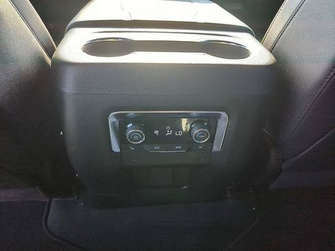 Certified 2025 Chevrolet Tahoe Premier AWD/4WD image 32