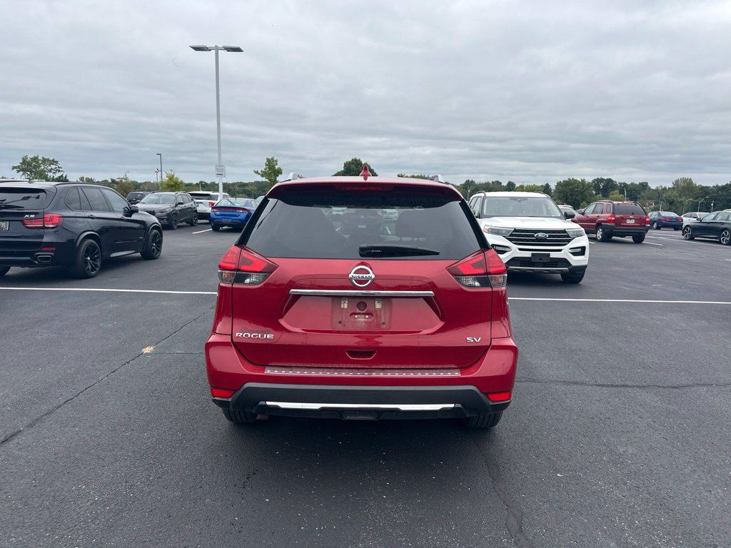 Used 2017 Nissan Rogue SV FWD image 5