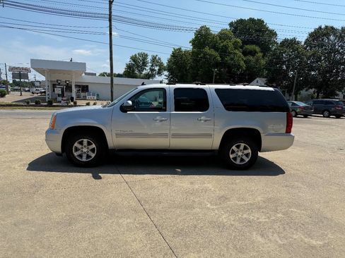Used 2014 GMC Yukon XL SLT image 2