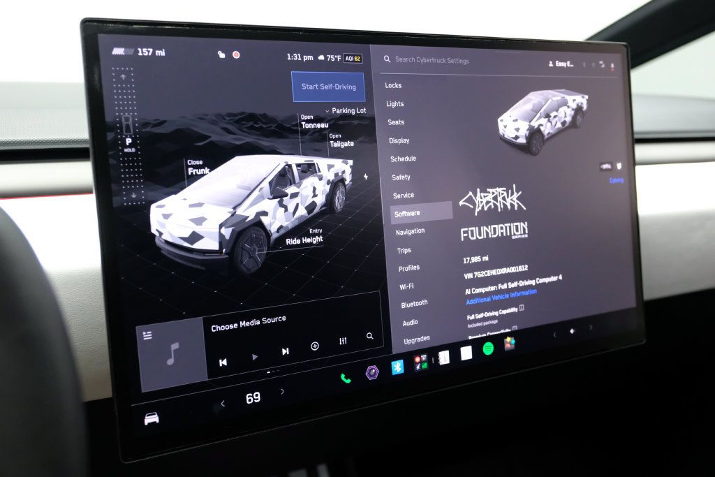 Used 2024 Tesla Cybertruck AWD Crew Cab image 29