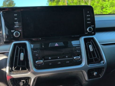 Used 2021 Kia Sorento SX image 9