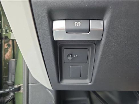 New 2026 Land Rover Defender 110 X-Dynamic SE AWD/4WD image 25