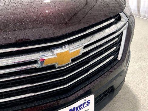 Used 2023 Chevrolet Traverse LT image 7