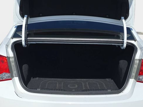 Used 2014 Chevrolet Cruze LS FWD image 14