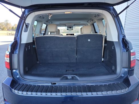 Used 2023 Nissan Armada SL w/ Captain's Chairs Package image 25