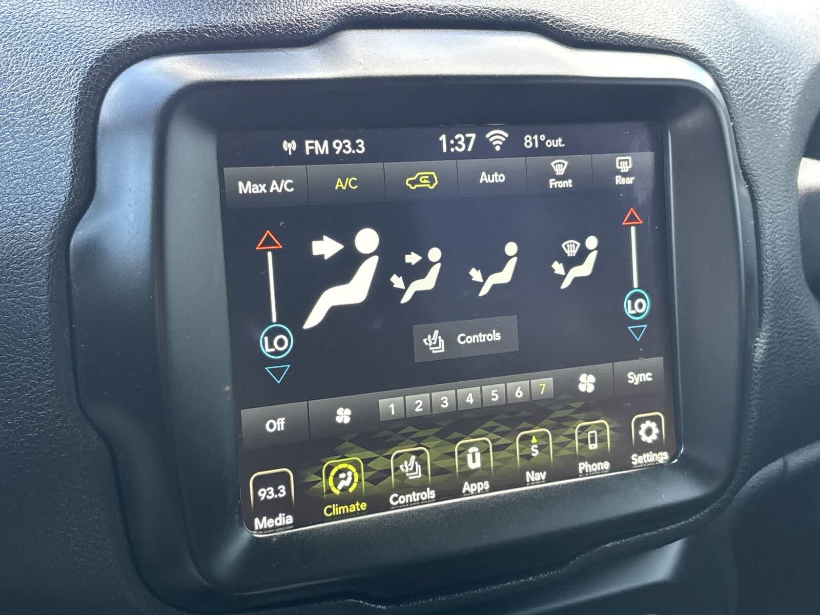 Used 2021 Jeep Renegade Latitude AWD/4WD image 15