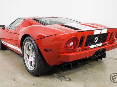Used 2005 Ford GT image 7