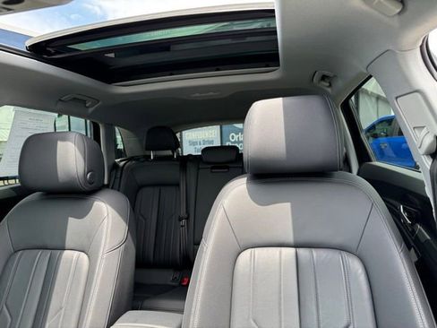 Used 2022 Audi e-tron Premium w/ Convenience Plus Package image 30