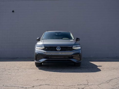 Used 2022 Volkswagen Tiguan SE R-Line AWD/4WD image 10
