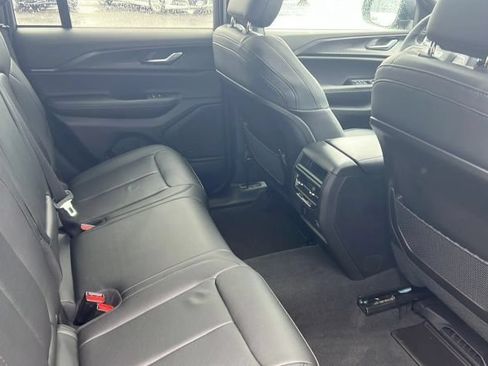 Used 2025 Jeep Grand Cherokee Laredo X w/ Luxury Tech Group I AWD/4WD image 7