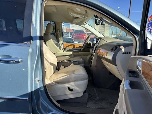 Used 2010 Chrysler Town & Country Limited image 26