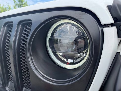 Used 2023 Jeep Wrangler Unlimited Rubicon AWD/4WD image 10