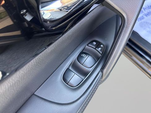 Used 2022 Nissan Rogue Sport SL image 19