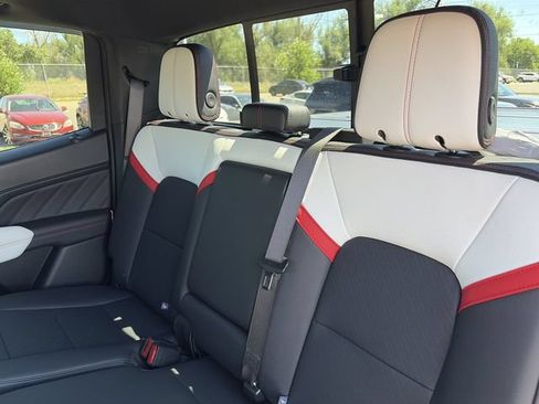 Used 2024 GMC Canyon AT4X AWD/4WD image 32