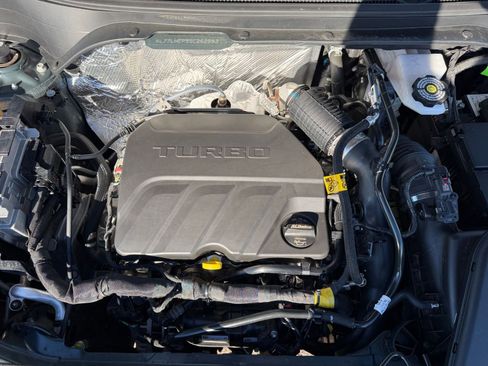 Used 2025 Chevrolet Trax LT w/ LT Convenience Package image 30